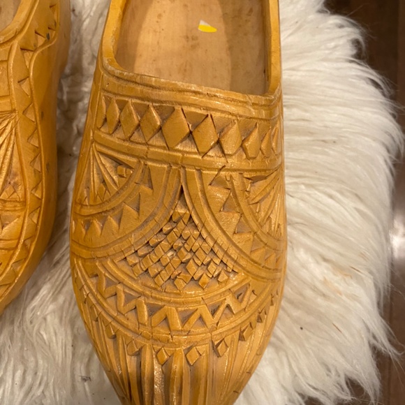 Size M Wooden carved Dutch clogs - Picture 3 of 7